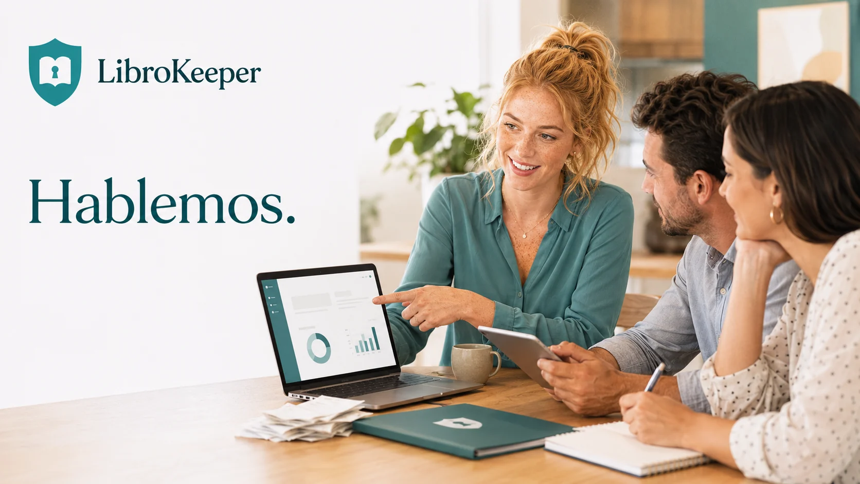 Equipo conversando sobre las necesidades de contabilidad de un negocio con LibroKeeper